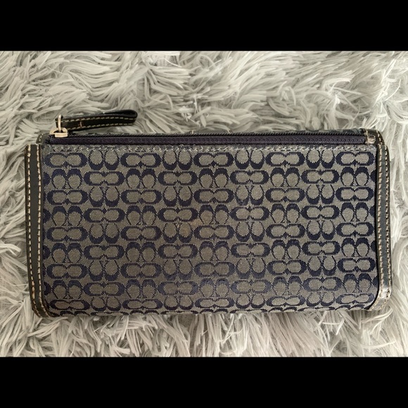 FLASH SALE‼️ Authentic COACH LOGO WALLET - Picture 2 of 5